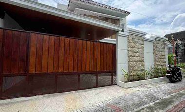 Rumah 2 Lantai Dekat Hotel Hyatt