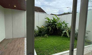 Rumah 2 Lantai Dekat Hotel Hyatt