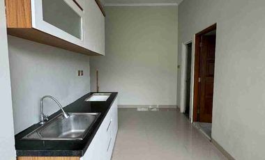 Rumah 2 Lantai Dekat Hotel Hyatt