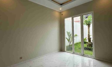 Rumah 2 Lantai Dekat Hotel Hyatt