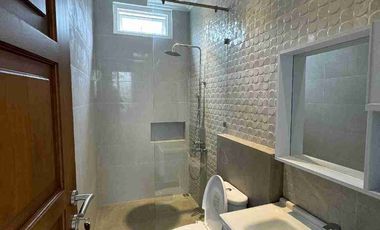 Rumah 2 Lantai Dekat Hotel Hyatt