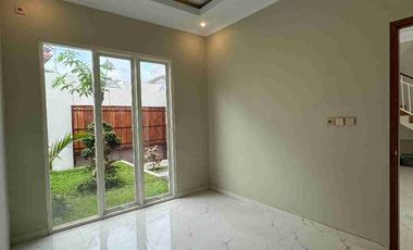 Rumah 2 Lantai Dekat Hotel Hyatt