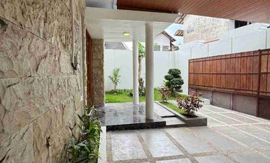 Rumah 2 Lantai Dekat Hotel Hyatt