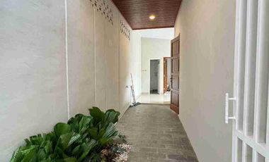 Rumah 2 Lantai Dekat Hotel Hyatt