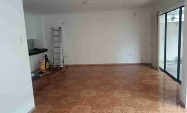 Alquiler casa de 4 Dormitorios dormitorio estudio, queda con split km 3 Samborondón