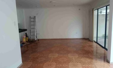 Alquiler casa de 4 Dormitorios dormitorio estudio, queda con split km 3 Samborondón