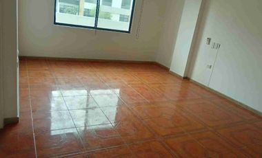 Alquiler casa de 4 Dormitorios dormitorio estudio, queda con split km 3 Samborondón