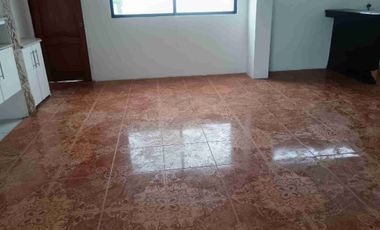 Alquiler casa de 4 Dormitorios dormitorio estudio, queda con split km 3 Samborondón