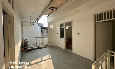 Dikontrakan Rumah 2 Lantai Komplek Gudang Peluru, Jakarta Selatan