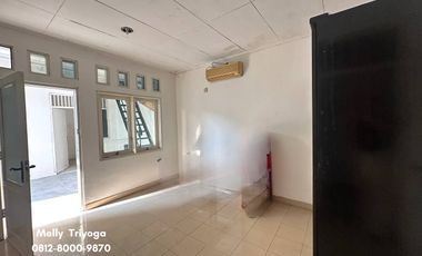 Dikontrakan Rumah 2 Lantai Komplek Gudang Peluru, Jakarta Selatan