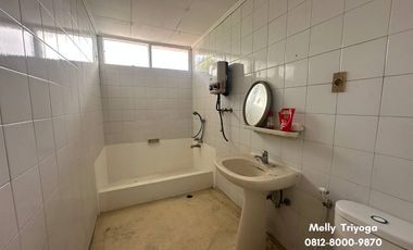 Dikontrakan Rumah 2 Lantai Komplek Gudang Peluru, Jakarta Selatan