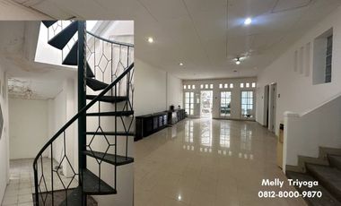 Dikontrakan Rumah 2 Lantai Komplek Gudang Peluru, Jakarta Selatan