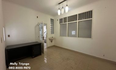 Dikontrakan Rumah 2 Lantai Komplek Gudang Peluru, Jakarta Selatan