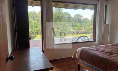 Renta de casa con amplio jardín