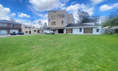 lote terreno de venta en cuenca sector wayra plaza urb privada IPRUS 6 PISOS Cerca de la Universidad del Azuay