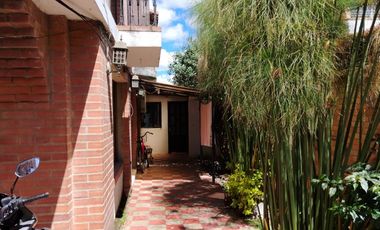 VENTA DE CASA EN TRES NIVELES CON 6 APARTAESTUDOS INDEPENDINTES