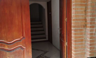 VENTA DE CASA EN TRES NIVELES CON 6 APARTAESTUDOS INDEPENDINTES