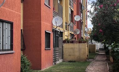 VENTA EXCELENTE DEPARTAMENTO 2 DOMITORIOS ESTACIONAMIENTO  CERCANO METRO EL BOSQUE