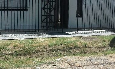 Oportunidad Inversion! Dos Casas Alquiladas en Barrio Larrea con Escritura