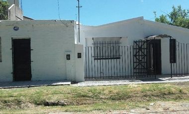 Oportunidad Inversion! Dos Casas Alquiladas en Barrio Larrea con Escritura