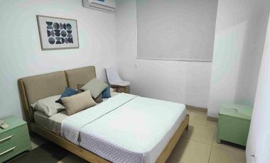 rento departamento en edificio frente al mar