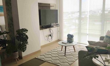 rento departamento en edificio frente al mar