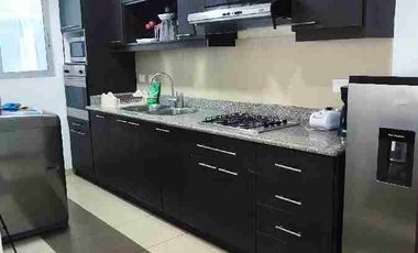 rento departamento en edificio frente al mar