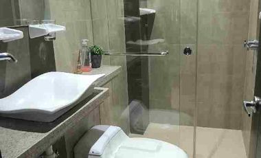 rento departamento en edificio frente al mar