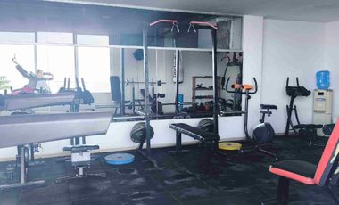 rento departamento en edificio frente al mar