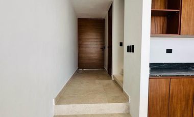 Townhouse de 3 recámaras, equipada, con alberca privada, en Temozon.