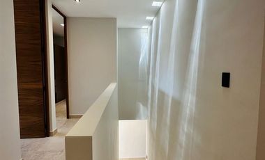 Townhouse de 3 recámaras, equipada, con alberca privada, en Temozon.