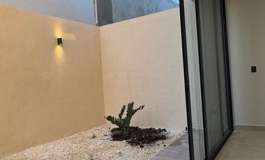 Townhouse de 3 recámaras, equipada, con alberca privada, en Temozon.