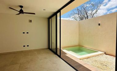 Townhouse de 3 recámaras, equipada, con alberca privada, en Temozon.