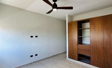 Townhouse de 3 recámaras, equipada, con alberca privada, en Temozon.