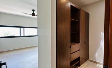Townhouse de 3 recámaras, equipada, con alberca privada, en Temozon.
