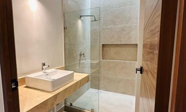 Townhouse de 3 recámaras, equipada, con alberca privada, en Temozon.