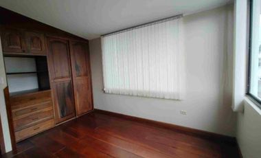Se renta Amplio departamento sector el Batán Alto