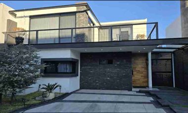 Hermosa residencia en venta en Los Robles Residencial, Zapopan