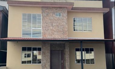 VENTA DE CASA EN URB. EL DORAL
