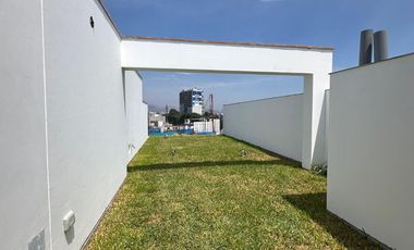 Duplex con terraza, 2 dormitorios, frente a parque, de estreno