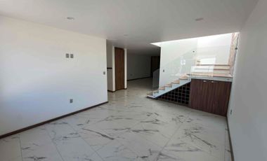 CASA EN RENTA EN ALTOZANO