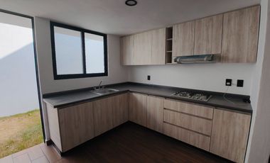 Casa en condominio con alberca de 3 recámaras en Pedregal de las Fuentes, Jiutepec