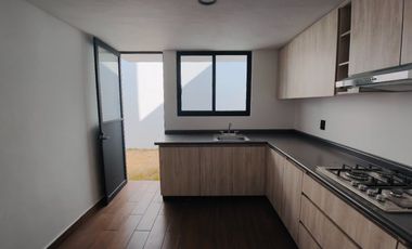 Casa en condominio con alberca de 3 recámaras en Pedregal de las Fuentes, Jiutepec