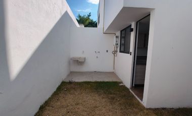 Casa en condominio con alberca de 3 recámaras en Pedregal de las Fuentes, Jiutepec