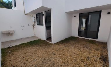 Casa en condominio con alberca de 3 recámaras en Pedregal de las Fuentes, Jiutepec