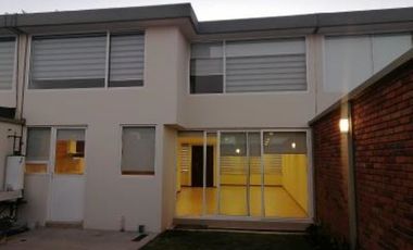 CASA EN RENTA, MOD. CASTILLA, FRACC. LOMAS VIRREYES, CALIMAYA, ESTADO DE MÉXICO, A 15 MIN. DE METEPEC
