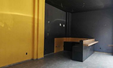 AMPLIO LOCAL EN PB CON VIGILANCIA BAÑO Y ESTACIONAMIENTO PLAZA COMERCIAL BIEN UBICADA