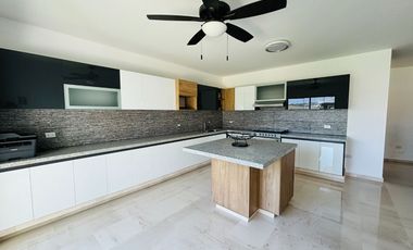 Casa nueva de 4 recámaras con alberca, jardín y bar