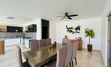 Casa nueva de 4 recámaras con alberca, jardín y bar