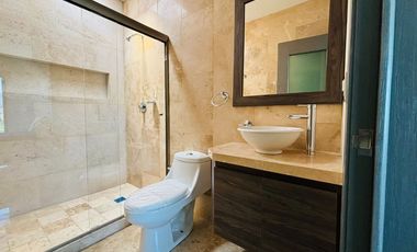 Casa nueva de 4 recámaras con alberca, jardín y bar